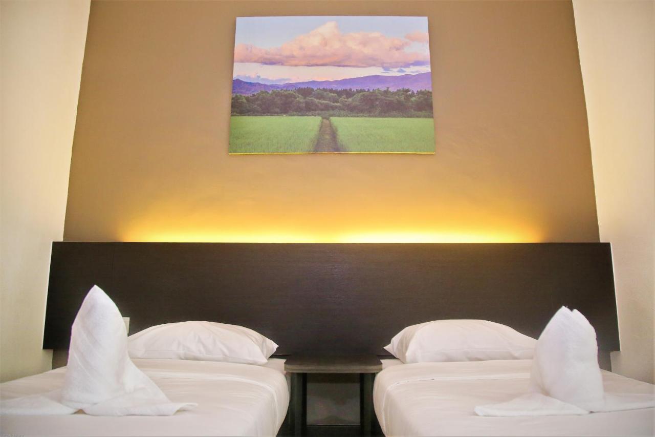 Padi Padi Hotel Kangar Exterior photo